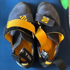 Kids Climbing Shoes - Black and Yellow